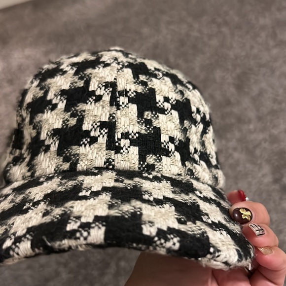 H&M xs adjustable hat tweed black and white preloved - Picture 4 of 5